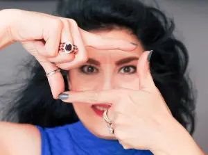 لوگوی Mahnaz Rokni